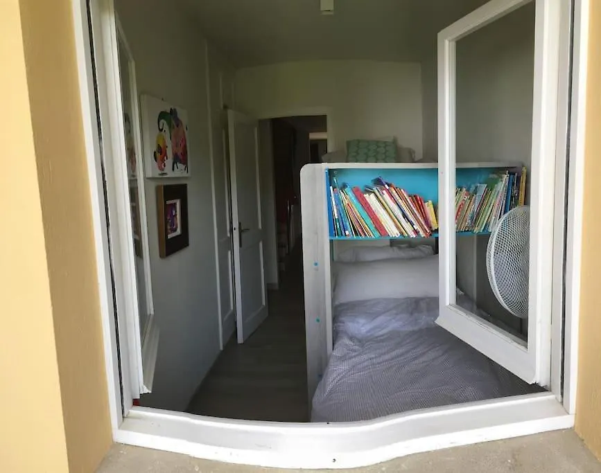 2 Story, 5 Bedroom, 3 Bath Flat, Steps From The Beach & Cliff Walk Llafranc Apartment